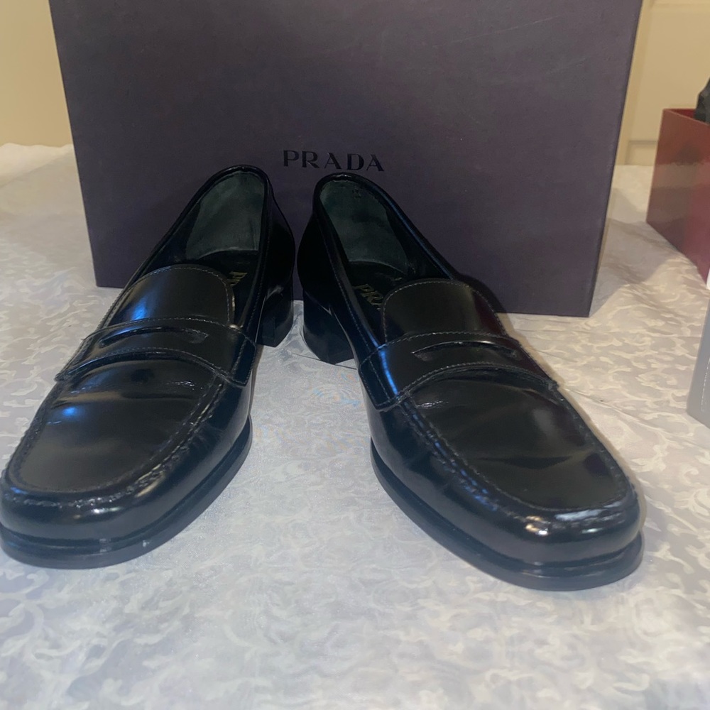 Prada Women's Black Leather Loafers- Women Black Size: 35.5-6 will fit perfect - Picture 4 of 4